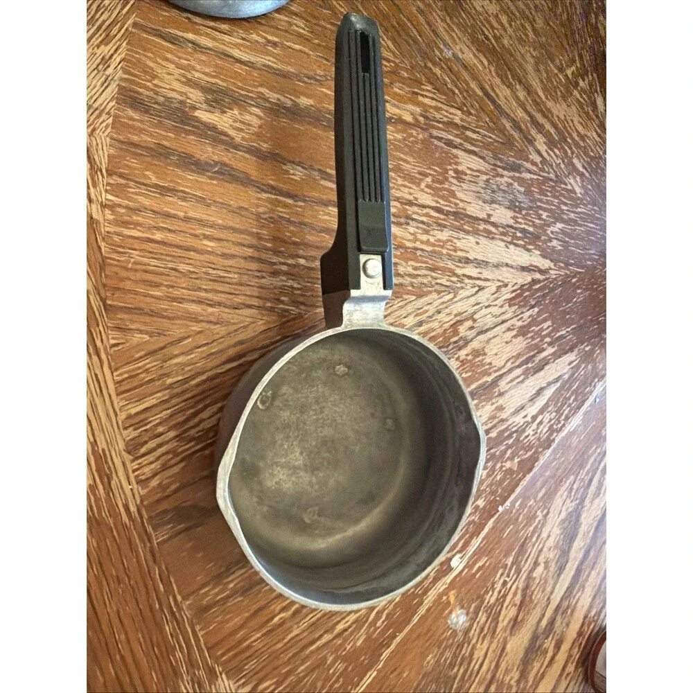 Vintage Magnalite GHC Sauce Pan 1 Quart Aluminum Bakelite Handle Pour Spouts Lid
